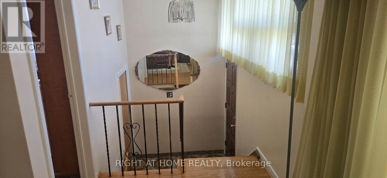 7 Daystrom Drive, Toronto, Ontario  M9M 2A8 - Photo 8 - W13220278