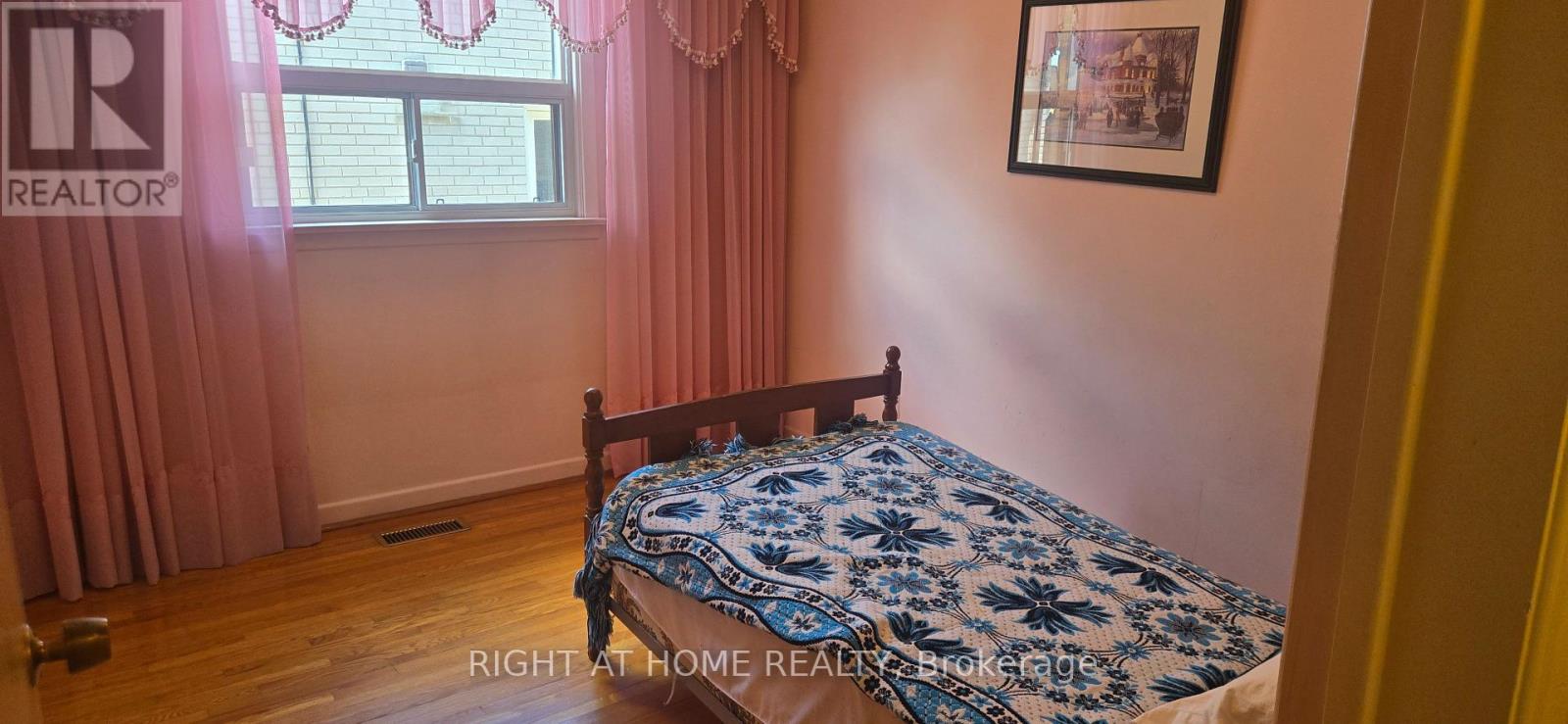 7 Daystrom Drive, Toronto, Ontario  M9M 2A8 - Photo 9 - W13220278