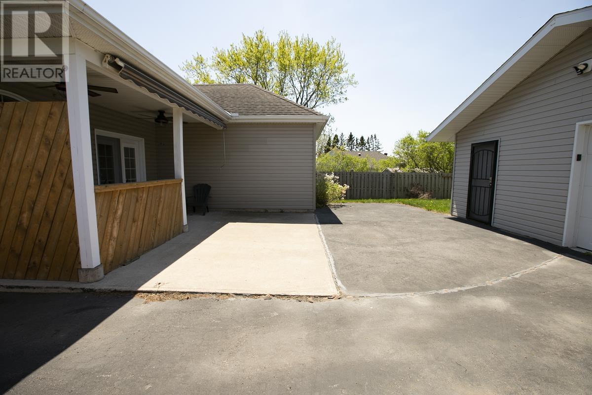 481 Lake St, Sault Ste. Marie, Ontario  P6B 3L4 - Photo 7 - SM253487