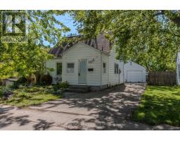 117 WALNUT AVENUE S, Sarnia, Ontario