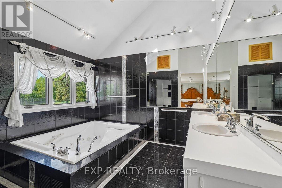 332 Burns Boulevard, King, Ontario  L7B 1E1 - Photo 24 - N13220324