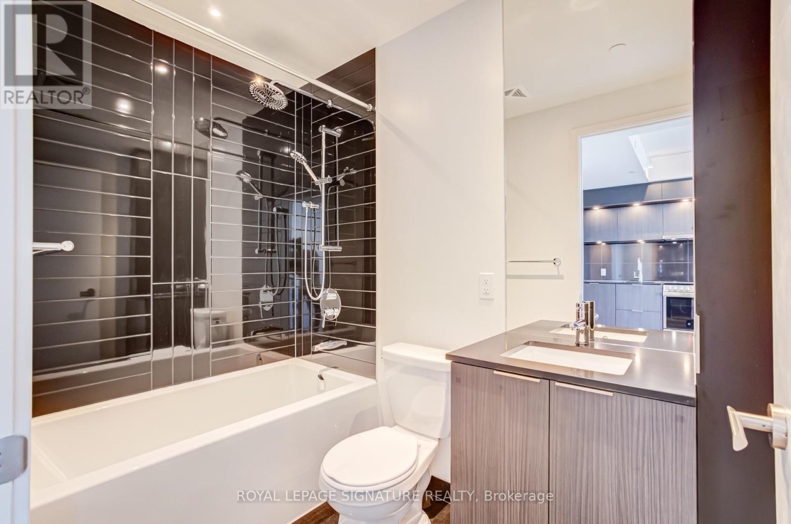 3807 - 448 Burnhamthorpe Road W, Mississauga, Ontario  L5B 0R4 - Photo 12 - W13218578