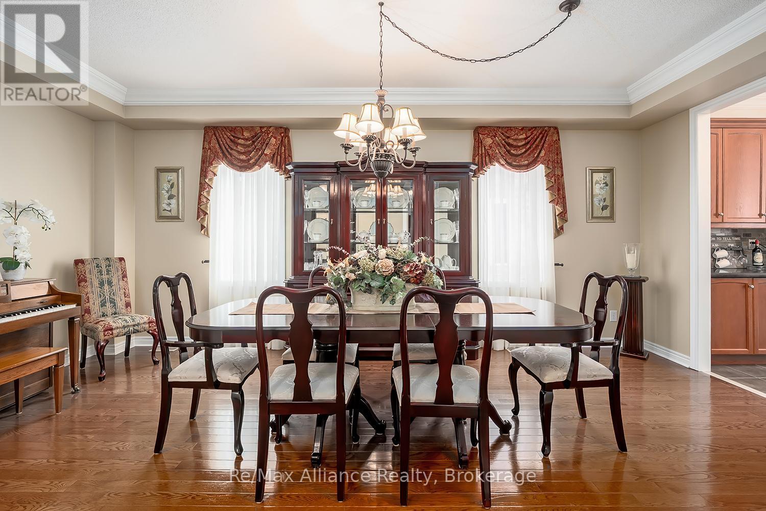 2489 Whistling Springs Crescent, Oakville, Ontario  L6M 5G3 - Photo 7 - W13027022