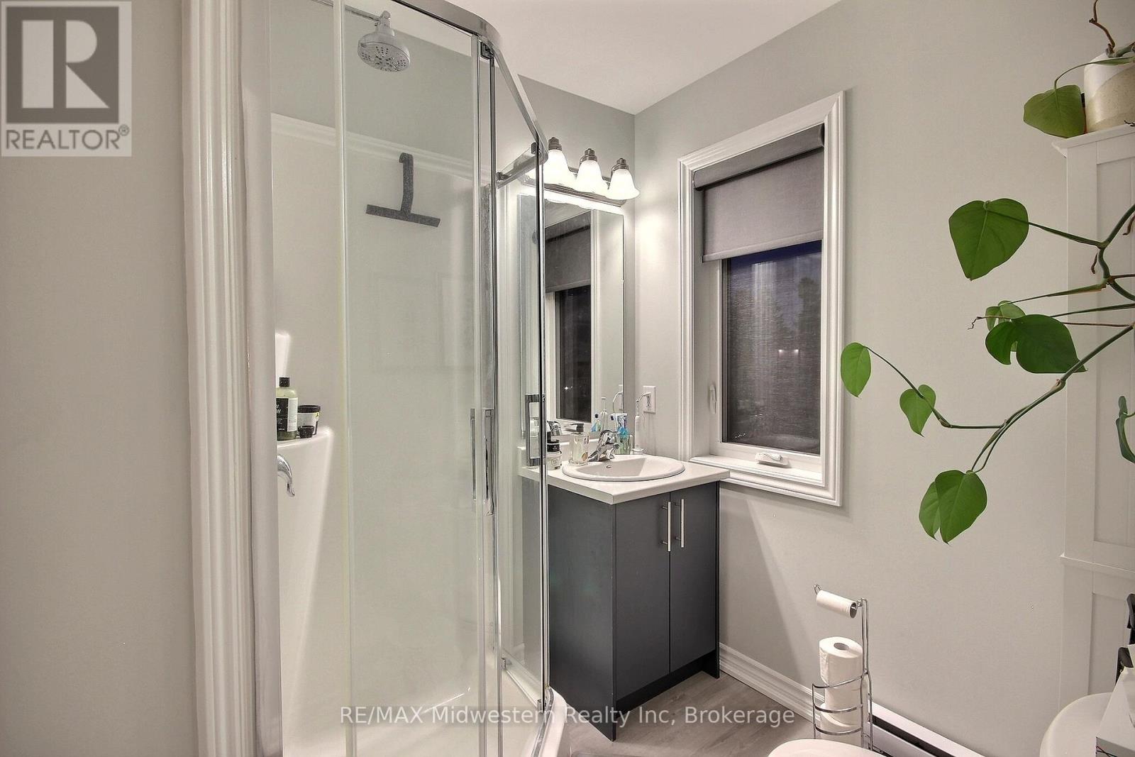 35 - 287 Chapel Hill Drive, Kitchener, Ontario  N2R 0S4 - Photo 6 - X13220360