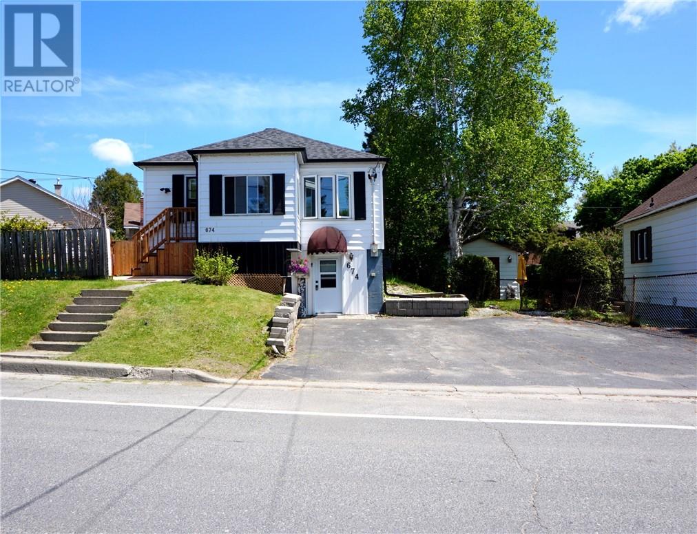 674 Charlotte Street, Sudbury, Ontario  P3E 4C2 - Photo 1 - 2127990