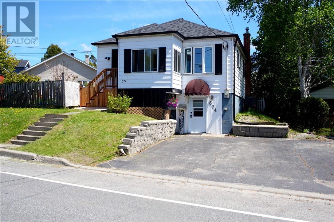 674 Charlotte Street, Sudbury, Ontario  P3E 4C2 - Photo 2 - 2127990