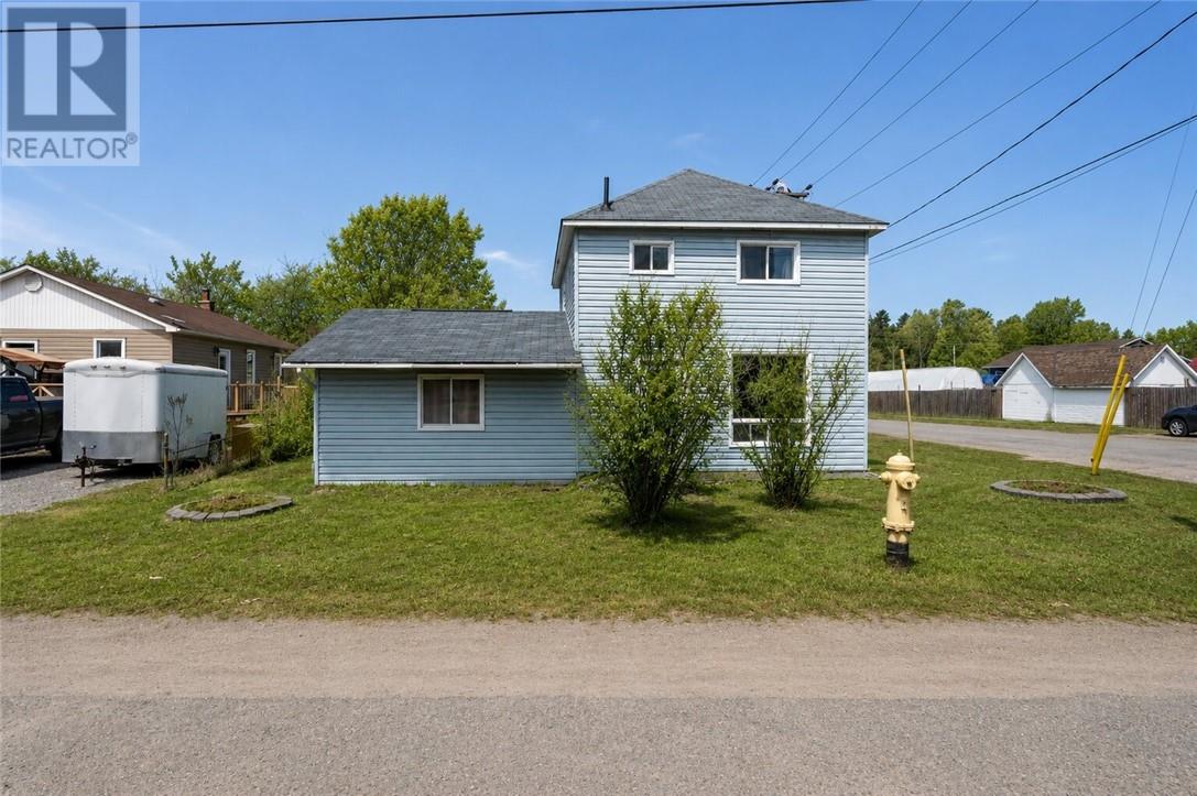 401 Castle Street, Massey, Ontario  P0P 1P0 - Photo 1 - 2127316