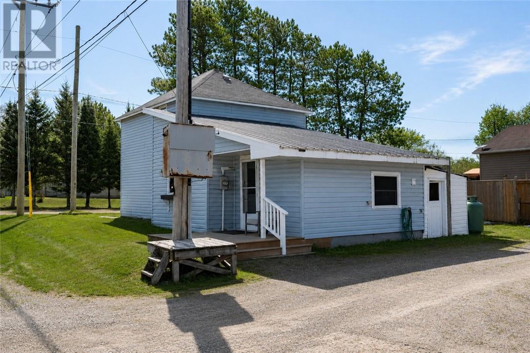 401 Castle Street, Massey, Ontario  P0P 1P0 - Photo 2 - 2127316
