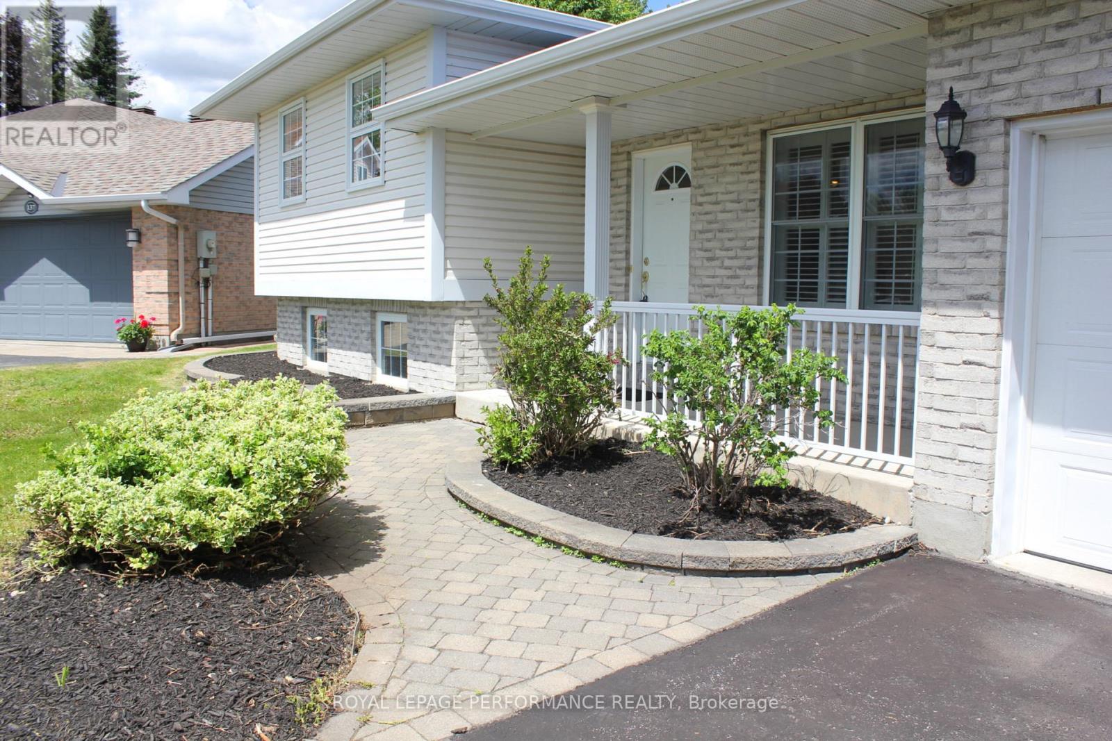 141 Markell Crescent, Cornwall, Ontario  K6H 6X2 - Photo 3 - X13220368