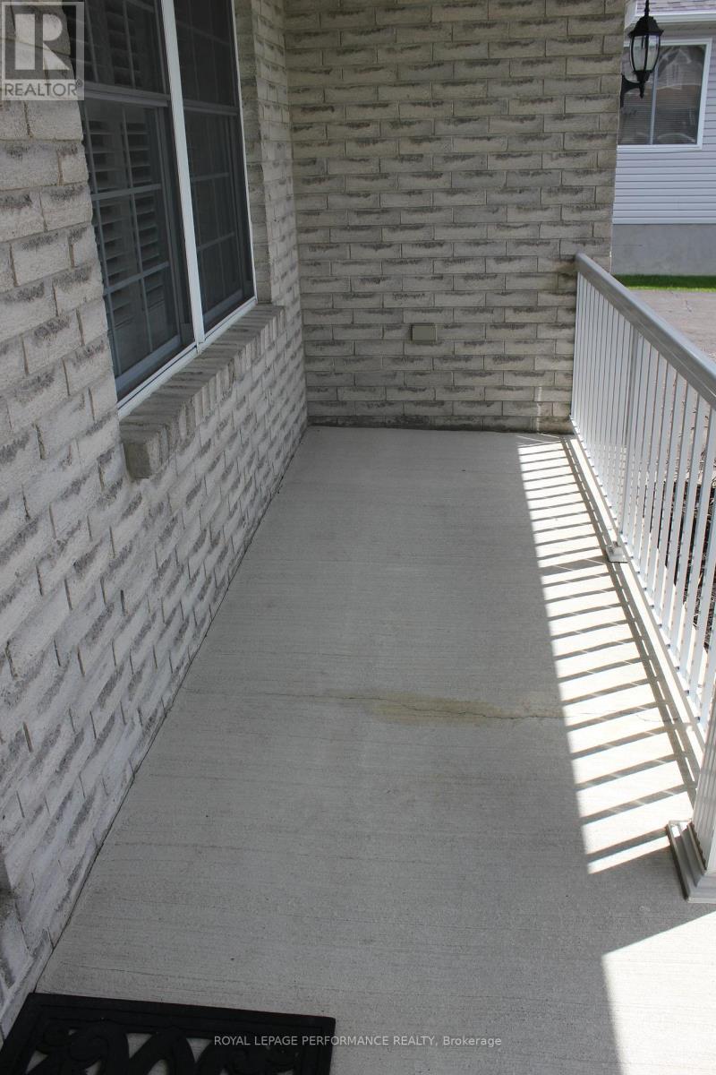 141 Markell Crescent, Cornwall, Ontario  K6H 6X2 - Photo 4 - X13220368