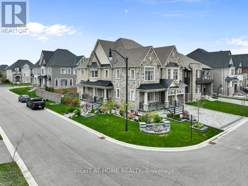 12 Hackwood Heights, Brampton, Ontario  L6X 5R2 - Photo 3 - W13128658
