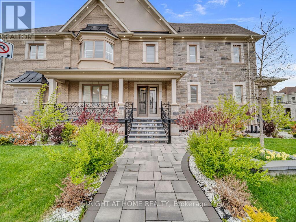 12 Hackwood Heights, Brampton, Ontario  L6X 5R2 - Photo 2 - W13128658