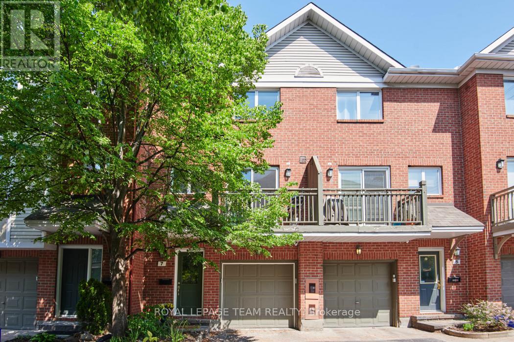 7 ACADEMY PRIVATE, Ottawa, Ontario