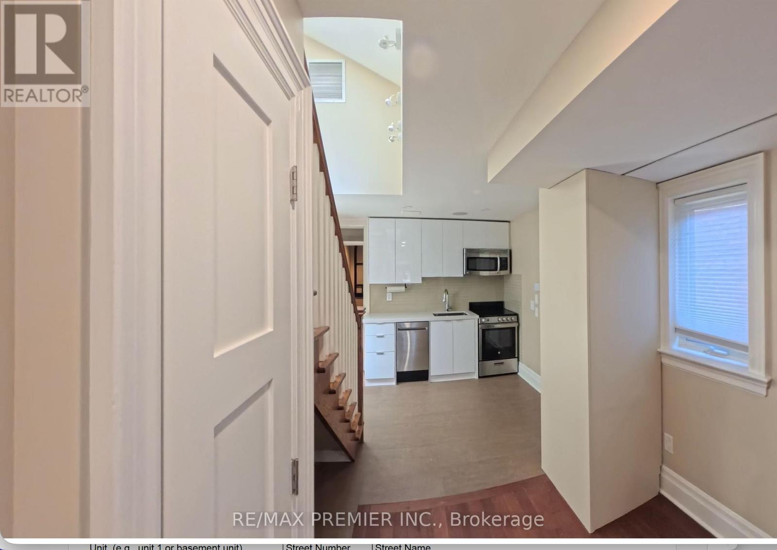 Apt 2 - 718 Bathurst Street, Toronto, Ontario  M5S 2R4 - Photo 2 - C13220318