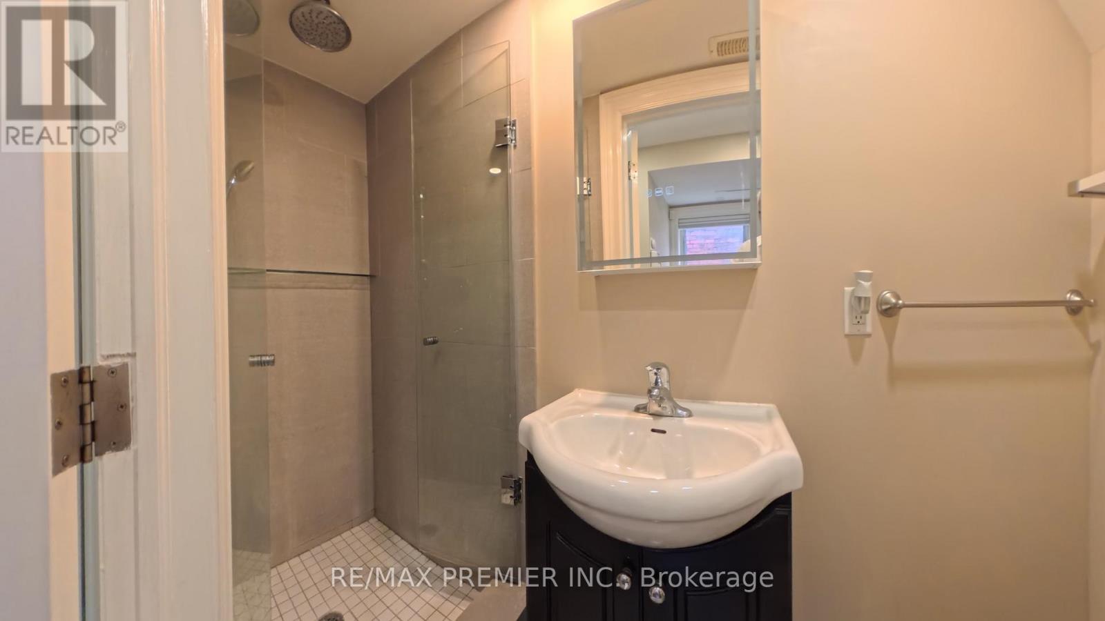 Apt 2 - 718 Bathurst Street, Toronto, Ontario  M5S 2R4 - Photo 6 - C13220318