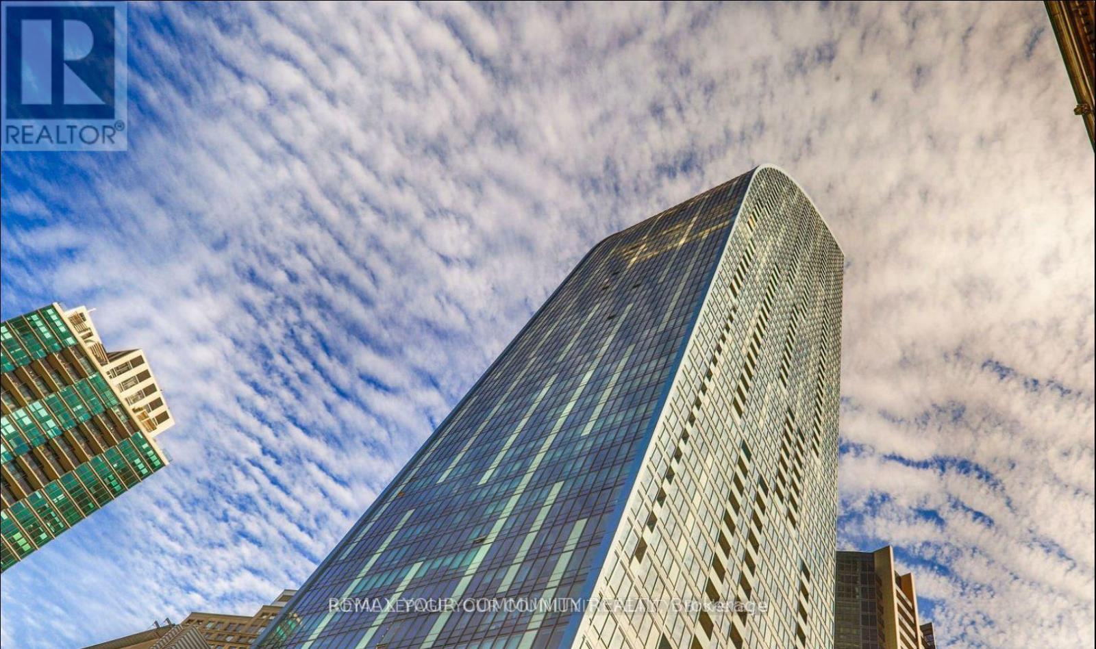 2805 - 8 The Esplanade, Toronto, Ontario  M5E 0A6 - Photo 3 - C13220350
