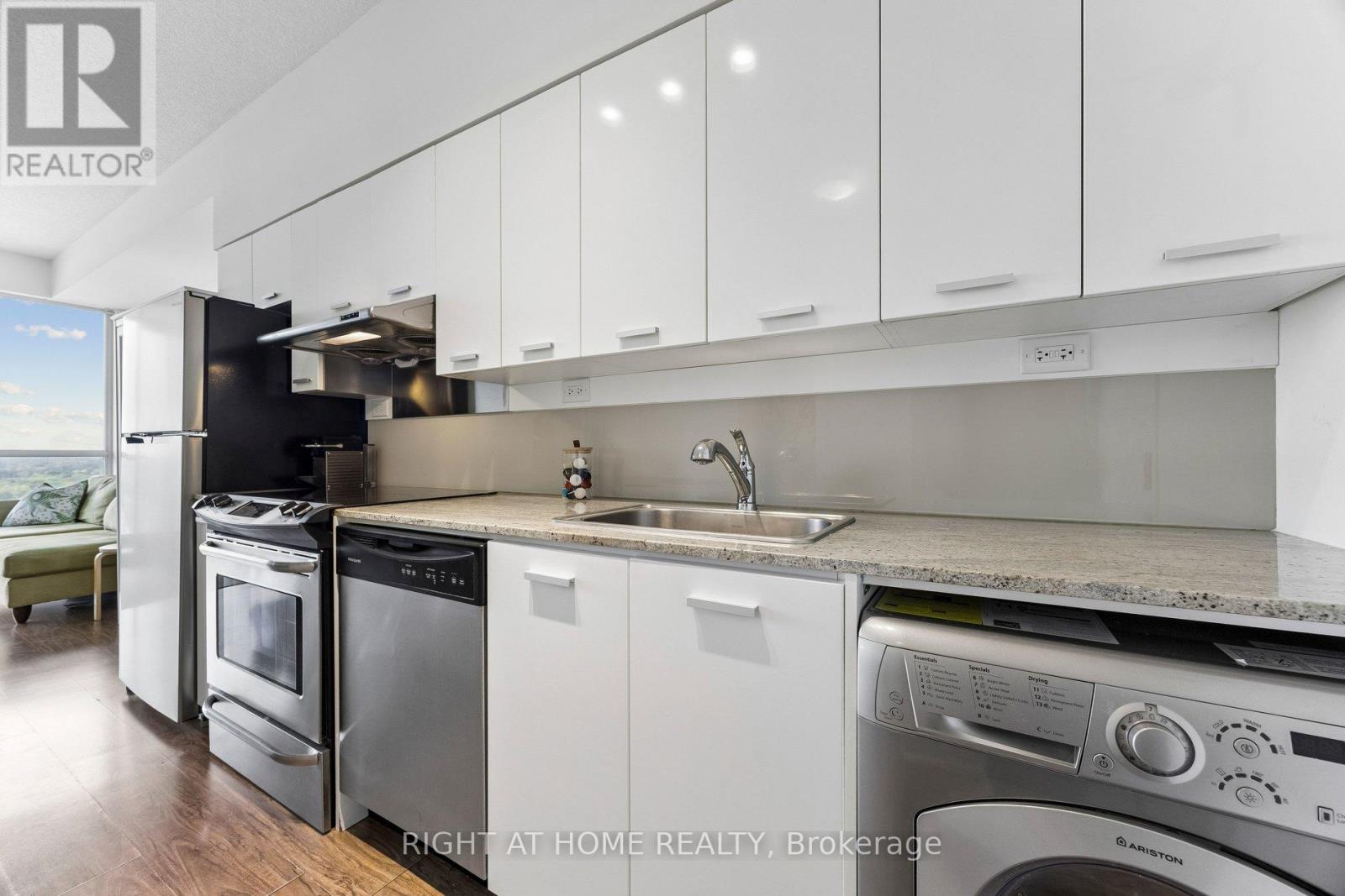 2306 - 29 Singer Court, Toronto, Ontario  M2K 0B3 - Photo 11 - C13220364