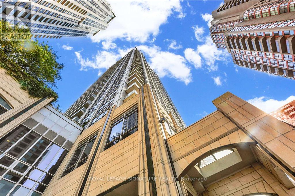 1914 - 761 Bay Street, Toronto, Ontario  M5G 2R2 - Photo 2 - C13220402