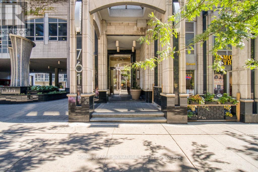 1914 - 761 Bay Street, Toronto, Ontario  M5G 2R2 - Photo 5 - C13220402