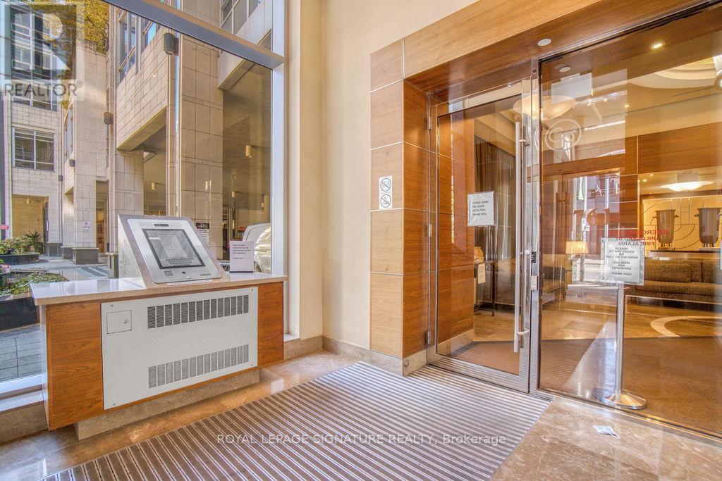 1914 - 761 Bay Street, Toronto, Ontario  M5G 2R2 - Photo 7 - C13220402
