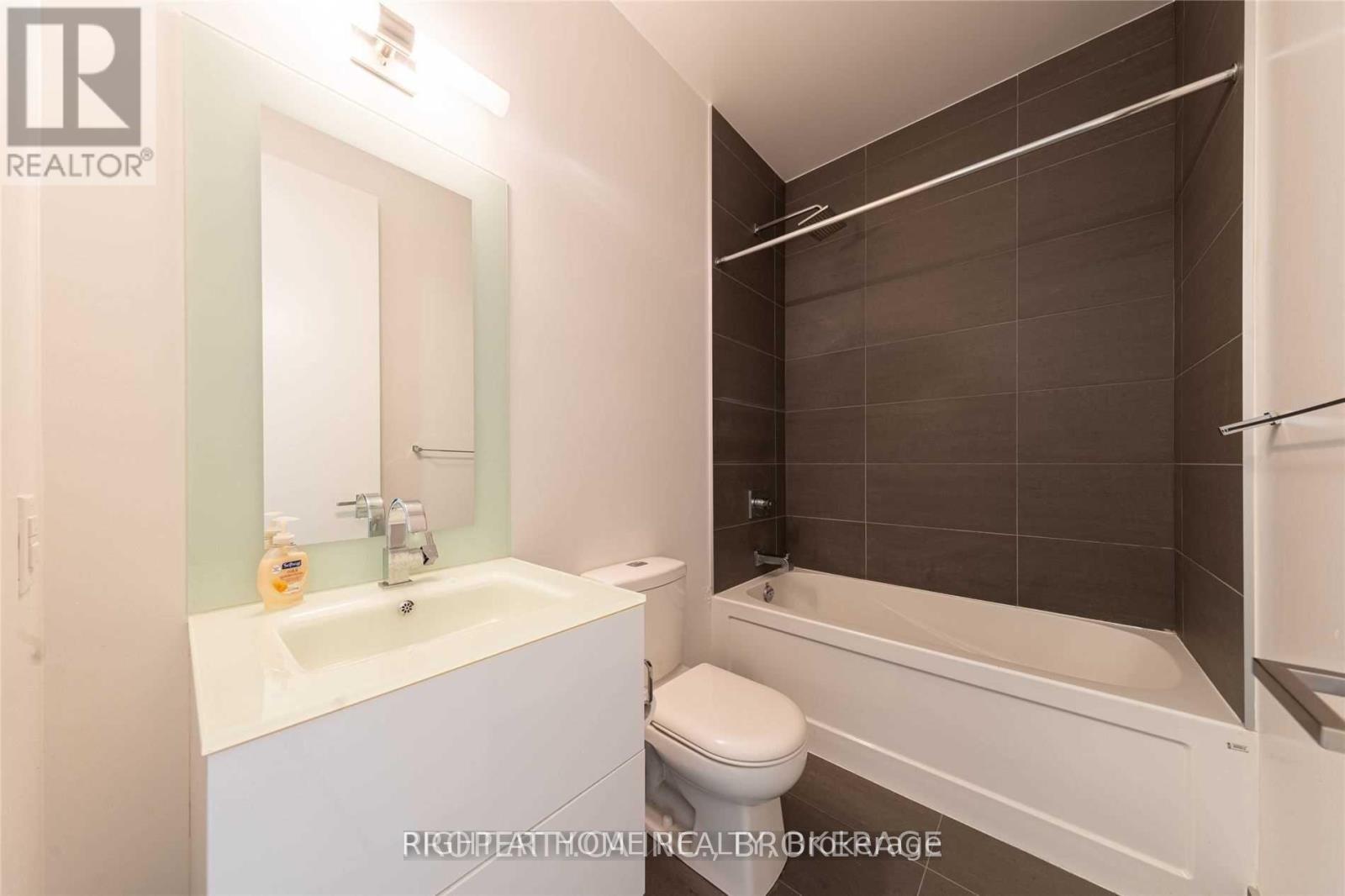 1023 - 111 St Clair Avenue W, Toronto, Ontario  M4V 1N5 - Photo 8 - C13220450