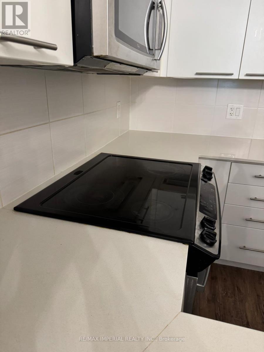 Th8 - 5 Oakburn Crescent, Toronto, Ontario  M2N 2T3 - Photo 5 - C13220480