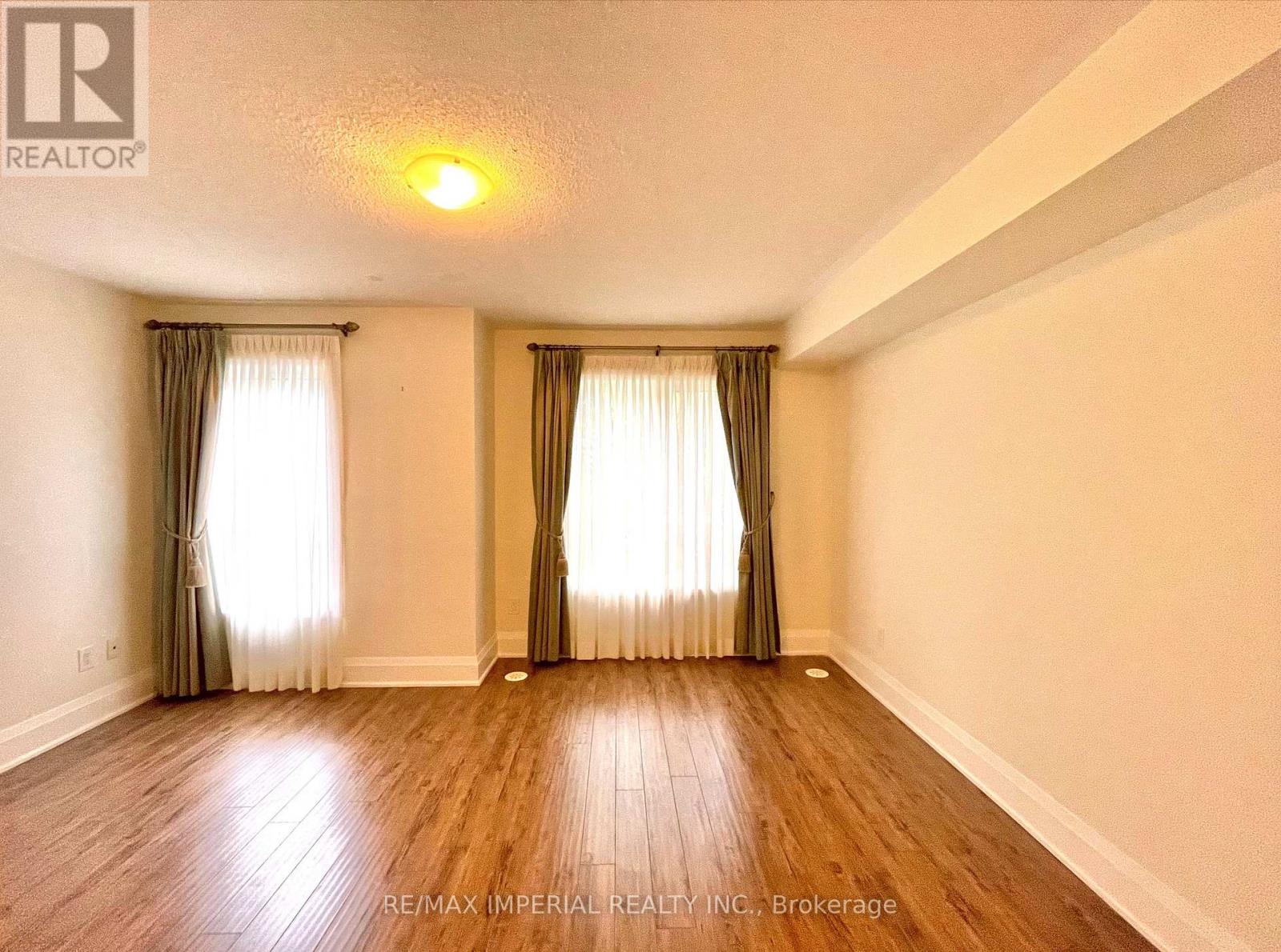 Th8 - 5 Oakburn Crescent, Toronto, Ontario  M2N 2T3 - Photo 9 - C13220480