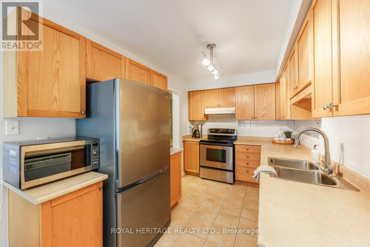 41 Toscana Drive, Whitby, Ontario  L1R 2Z4 - Photo 9 - E13220336