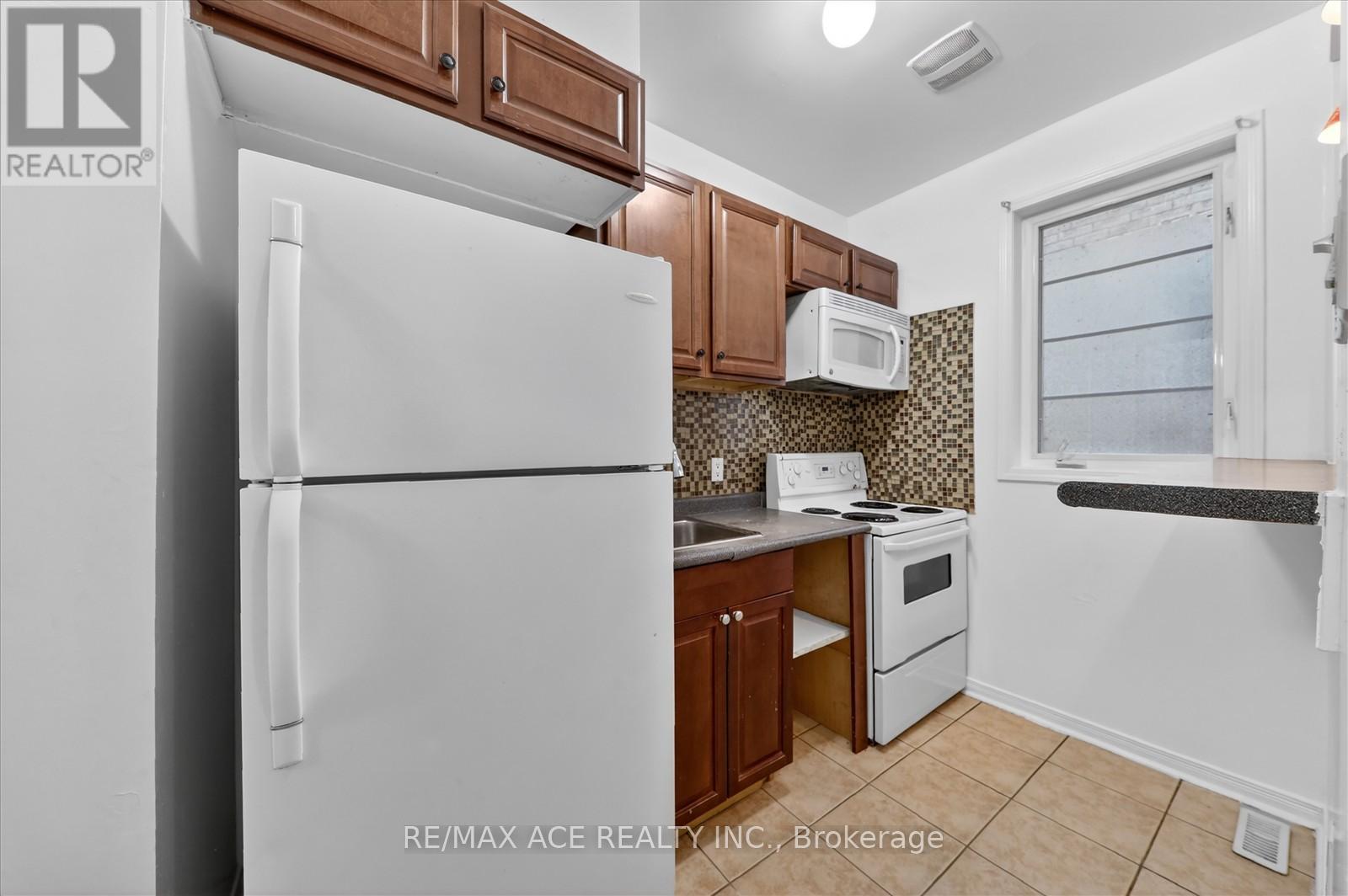 24 Cullcastle Street, Ajax, Ontario  L1S 0A8 - Photo 8 - E13220400