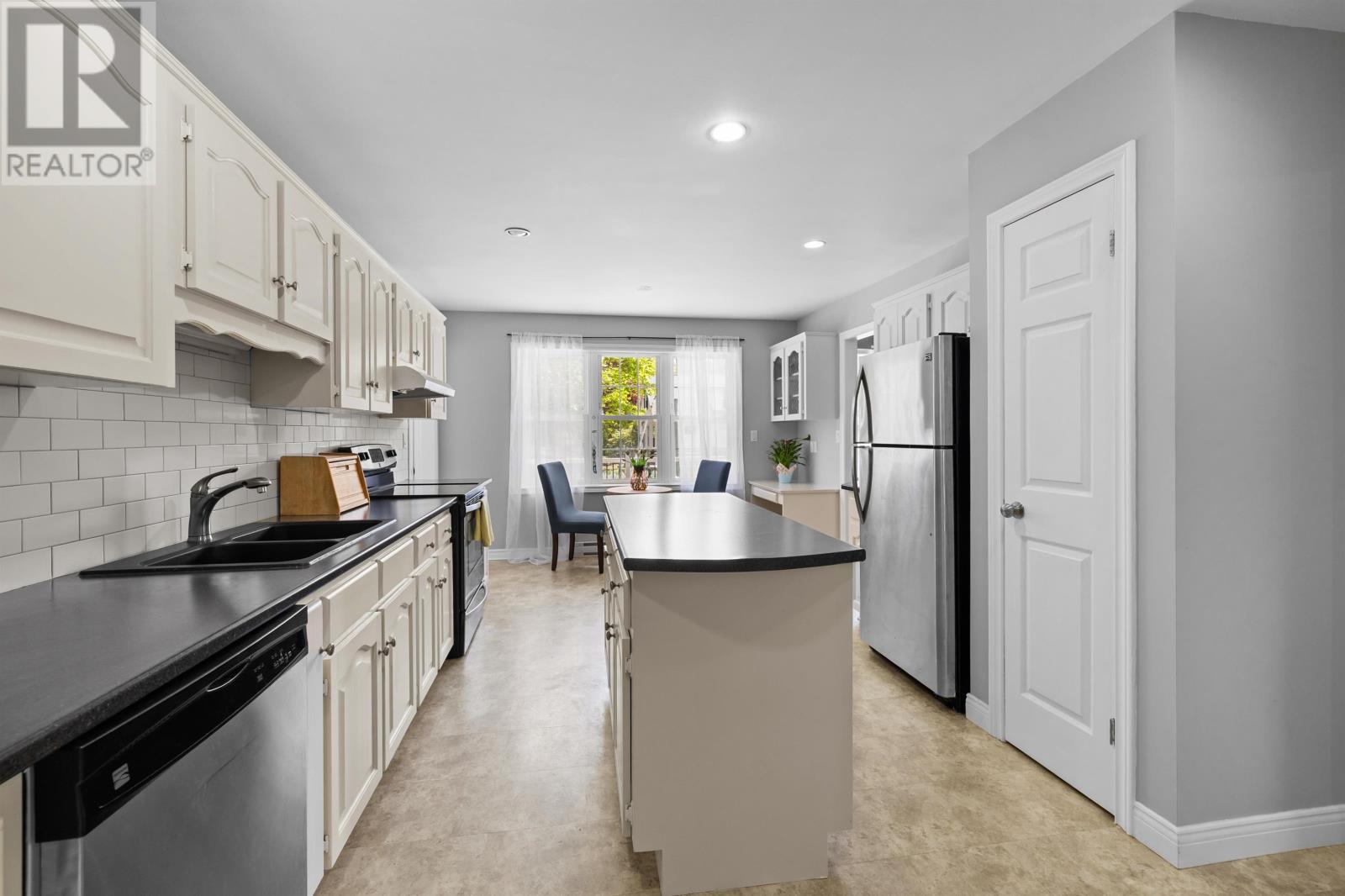 10 Mackay Drive, Charlottetown, Prince Edward Island  C1A 5W1 - Photo 10 - 202612747