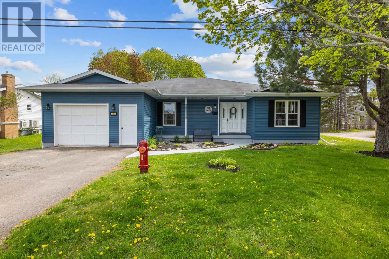 10 Mackay Drive, Charlottetown, Prince Edward Island  C1A 5W1 - Photo 2 - 202612747
