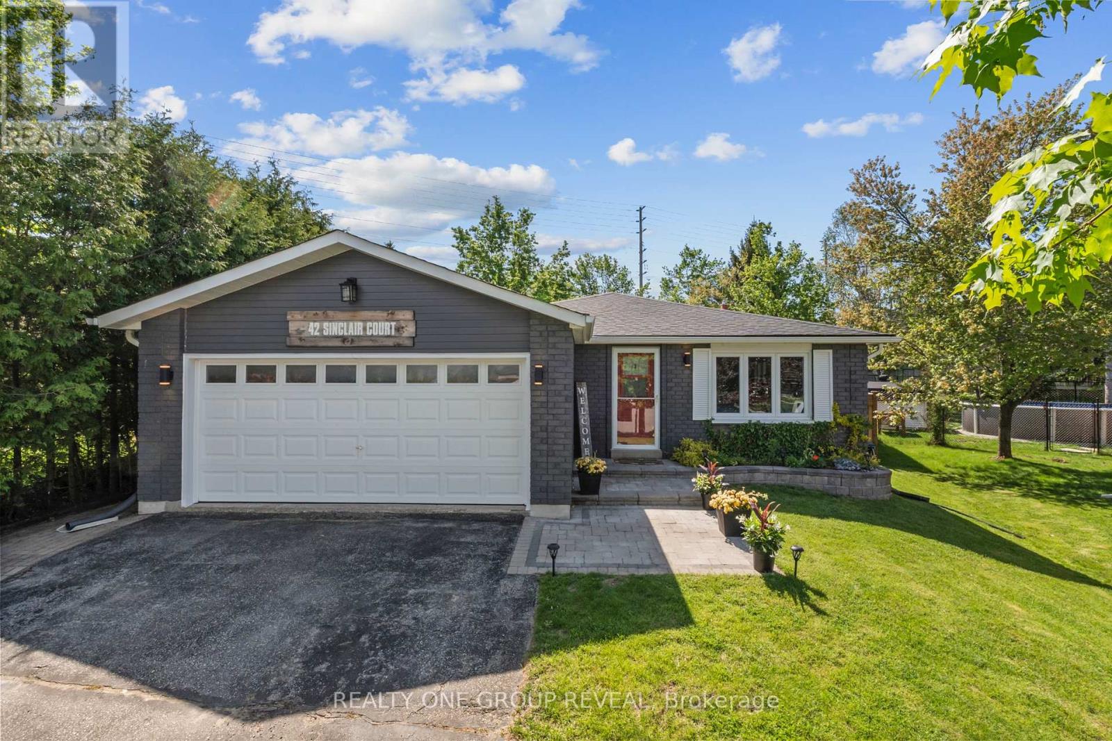 42 Sinclair Court, Barrie, Ontario  L4N 5X8 - Photo 3 - S13220352