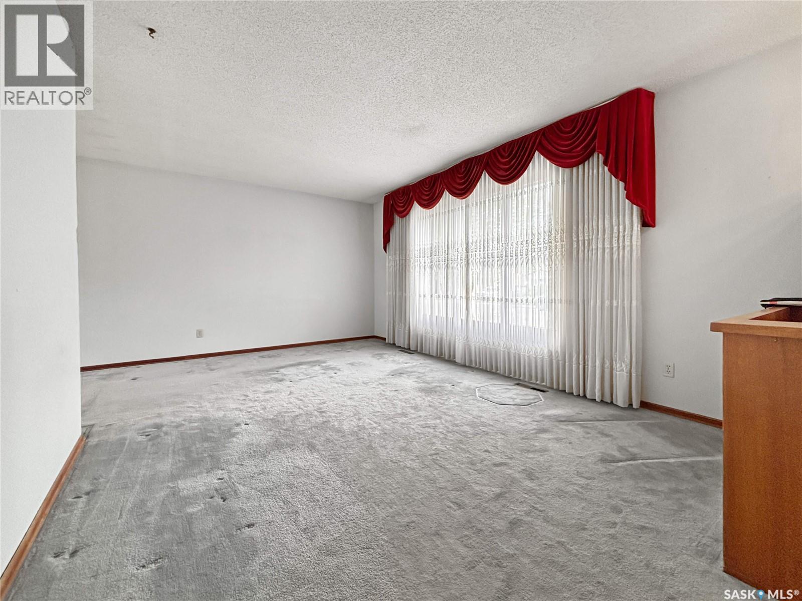 2606 37th Street W, Saskatoon, Saskatchewan  S7L 4E8 - Photo 3 - SK037729