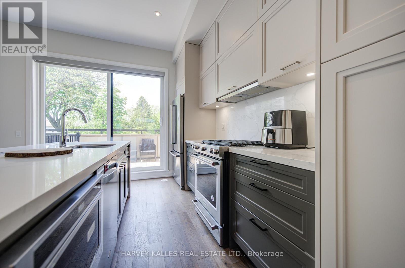 1130a Islington Avenue, Toronto, Ontario  M8Z 0G6 - Photo 12 - W13220416