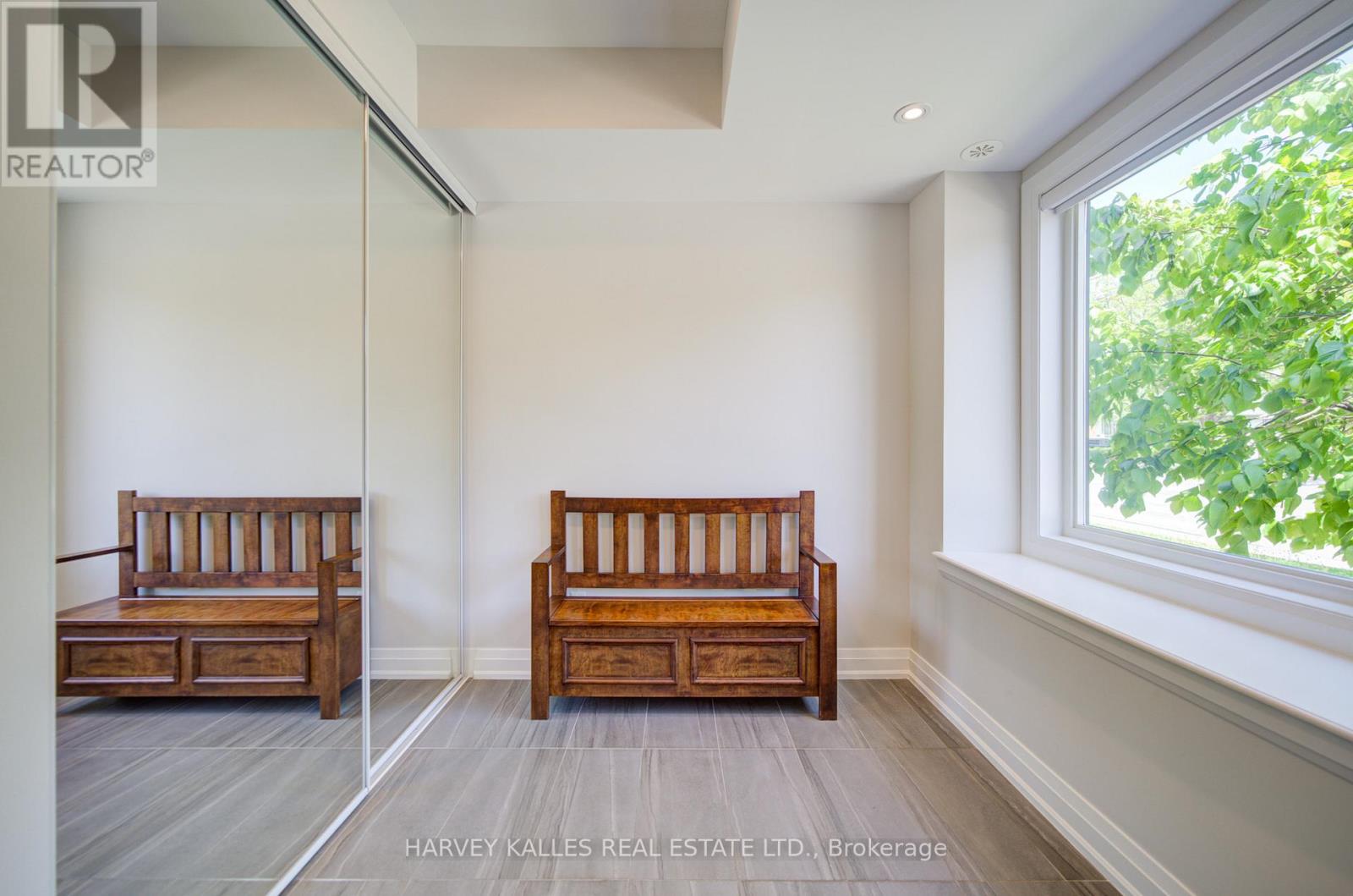 1130a Islington Avenue, Toronto, Ontario  M8Z 0G6 - Photo 5 - W13220416