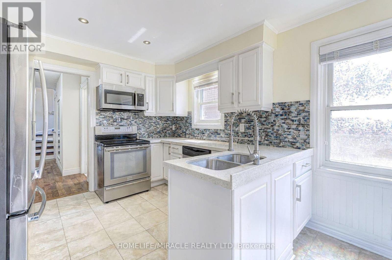 45 Sunley Crescent, Brampton, Ontario  L6Y 5B8 - Photo 4 - W13220510