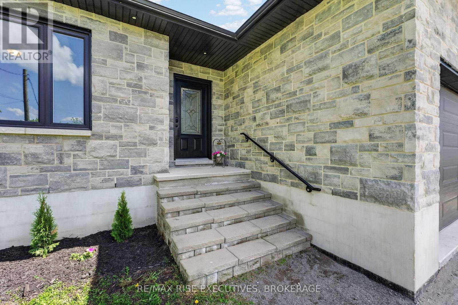 115 Hellen Street, Leeds And The Thousand Islands, Ontario K0H 2N0 - Photo 2 - X13220724