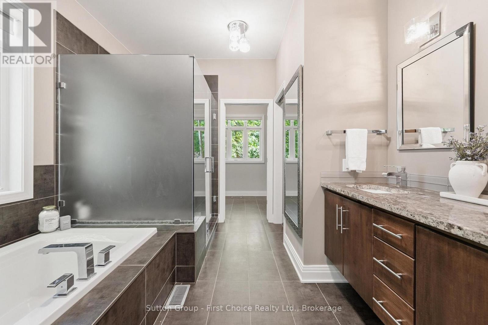 9924 Pinery Lane, Lambton Shores, Ontario  N0M 1T0 - Photo 12 - X13220650