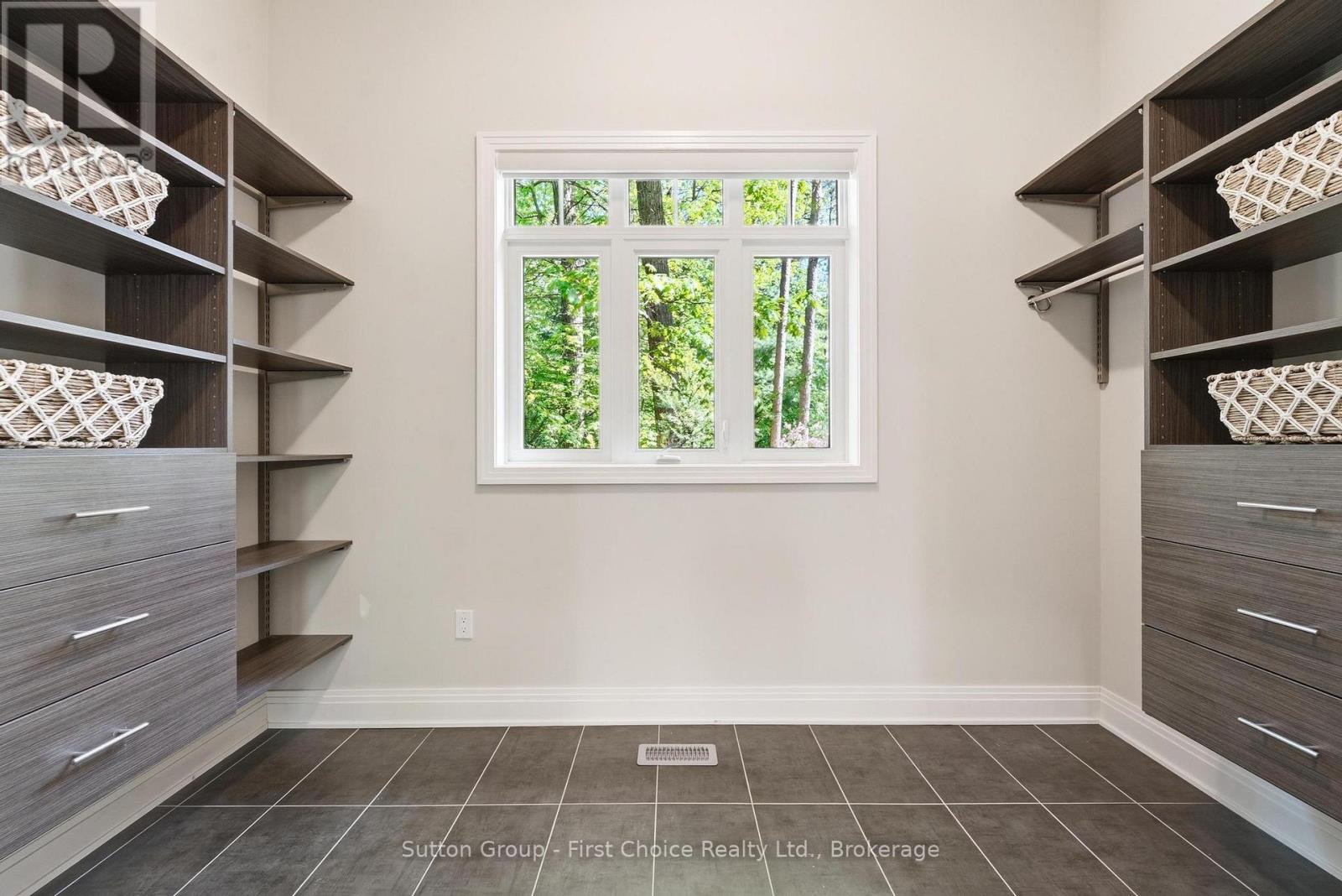 9924 Pinery Lane, Lambton Shores, Ontario  N0M 1T0 - Photo 13 - X13220650