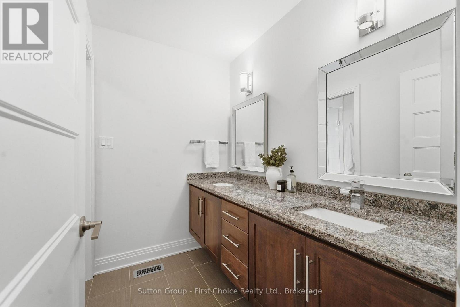 9924 Pinery Lane, Lambton Shores, Ontario  N0M 1T0 - Photo 19 - X13220650