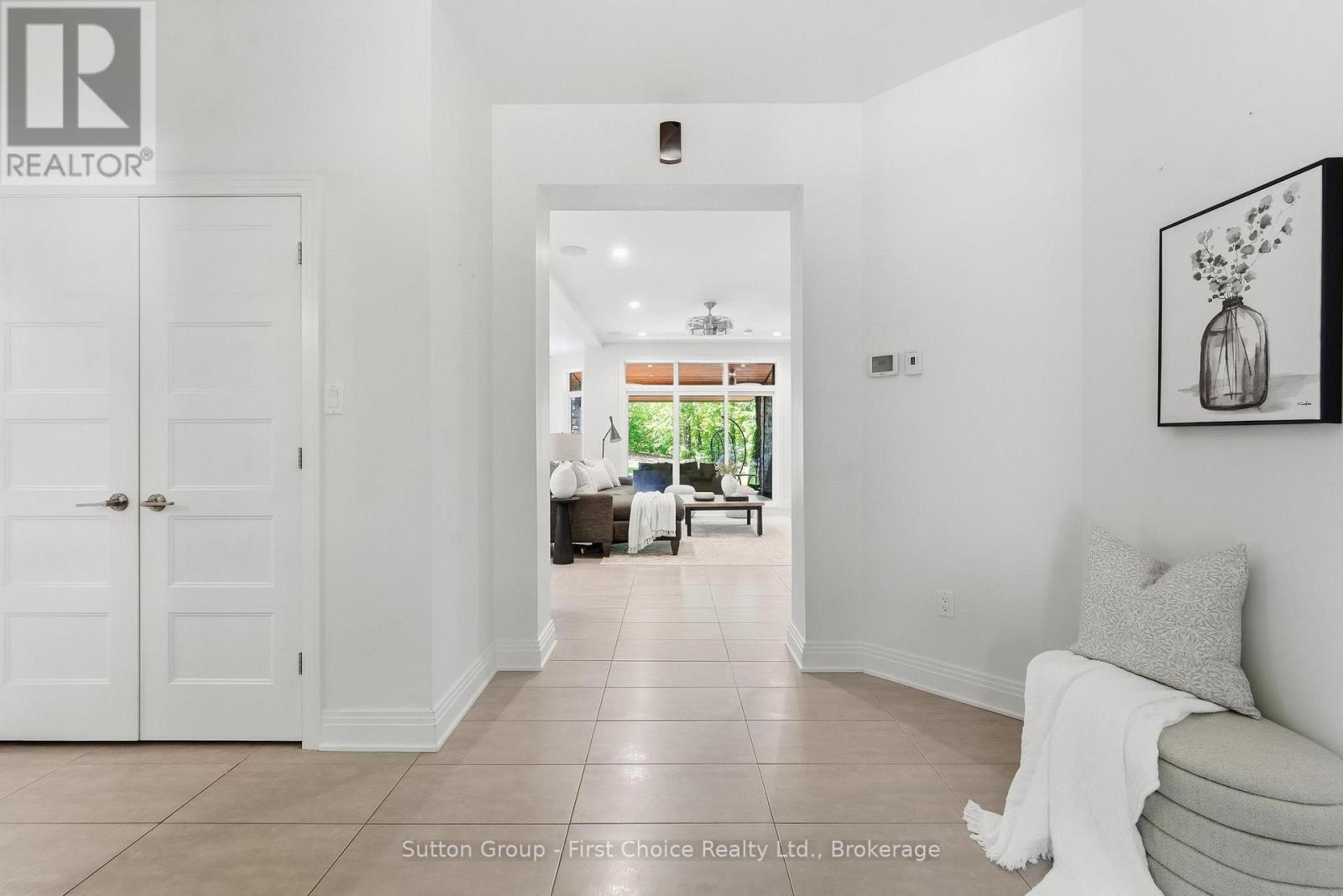 9924 Pinery Lane, Lambton Shores, Ontario  N0M 1T0 - Photo 3 - X13220650