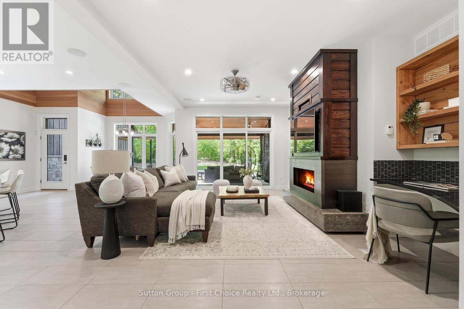 9924 Pinery Lane, Lambton Shores, Ontario  N0M 1T0 - Photo 4 - X13220650