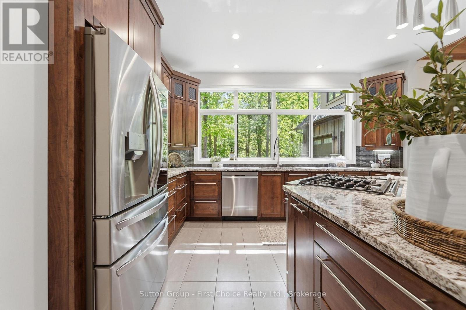 9924 Pinery Lane, Lambton Shores, Ontario  N0M 1T0 - Photo 6 - X13220650