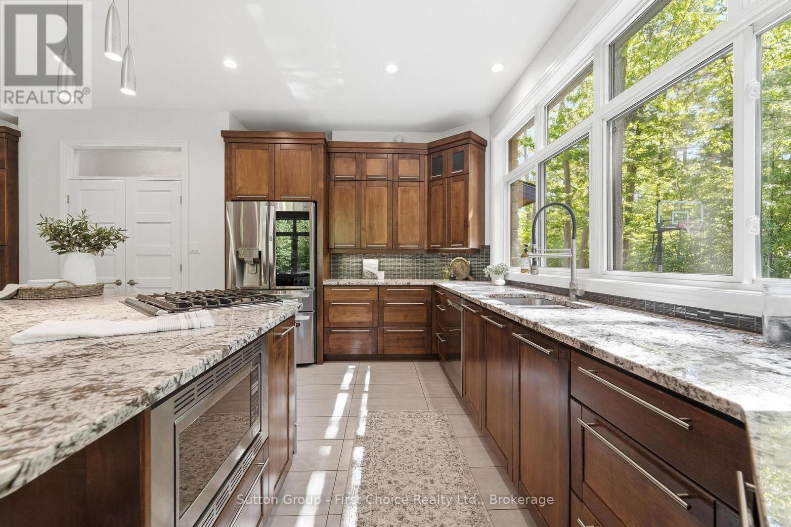 9924 Pinery Lane, Lambton Shores, Ontario  N0M 1T0 - Photo 7 - X13220650