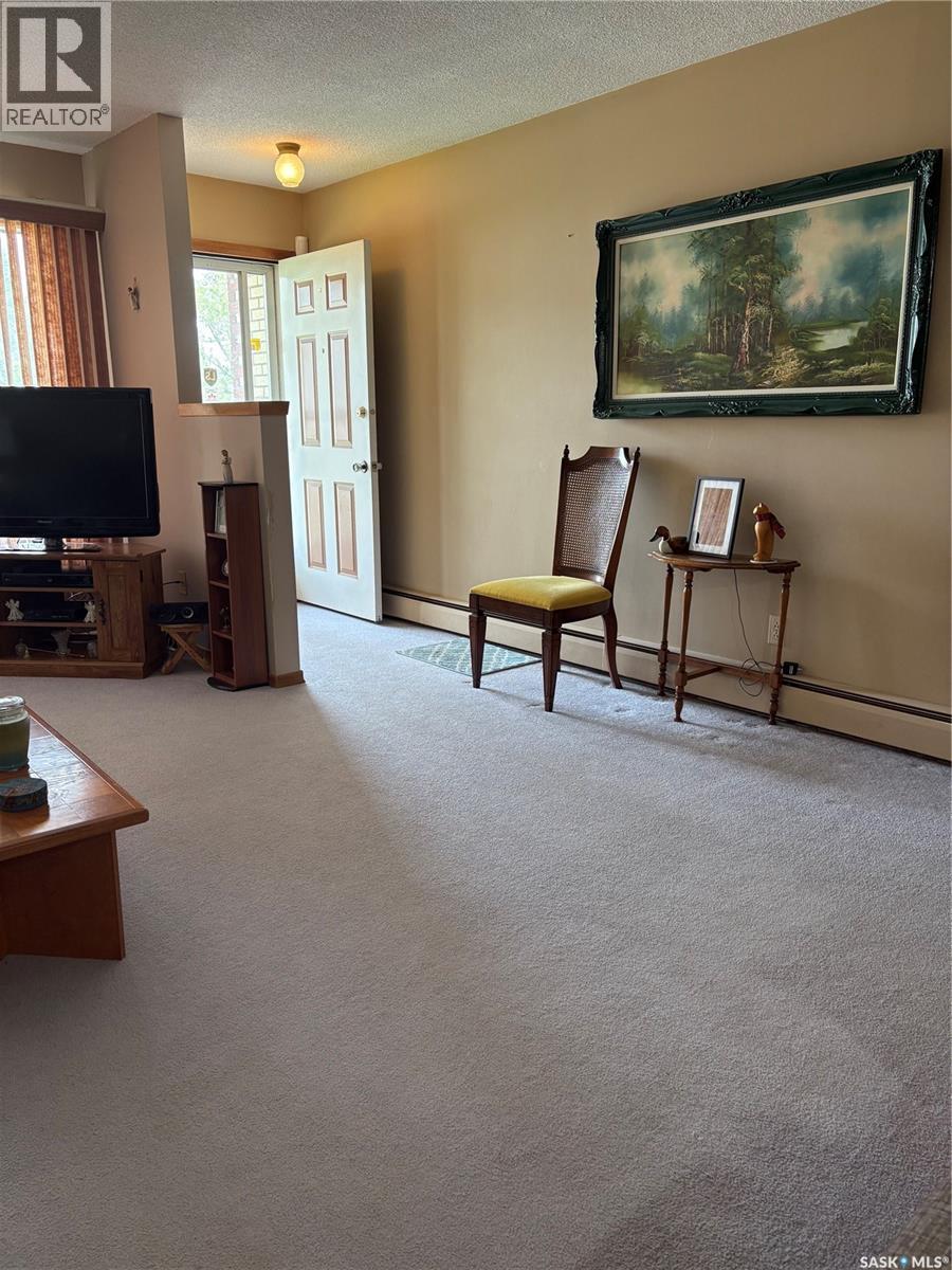 1058 Montague Street, Regina, Saskatchewan S4T 3H5 - Photo 2 - SK037572