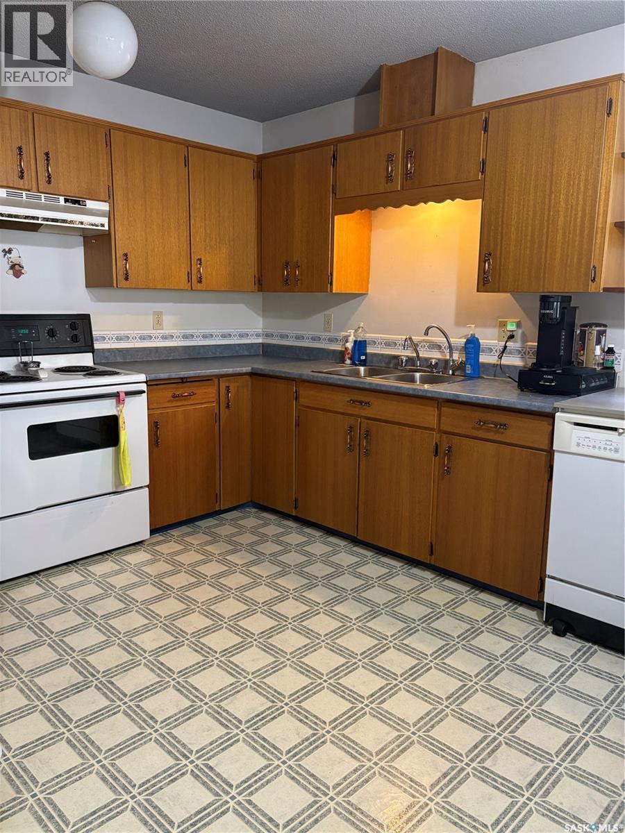 1058 Montague Street, Regina, Saskatchewan S4T 3H5 - Photo 5 - SK037572