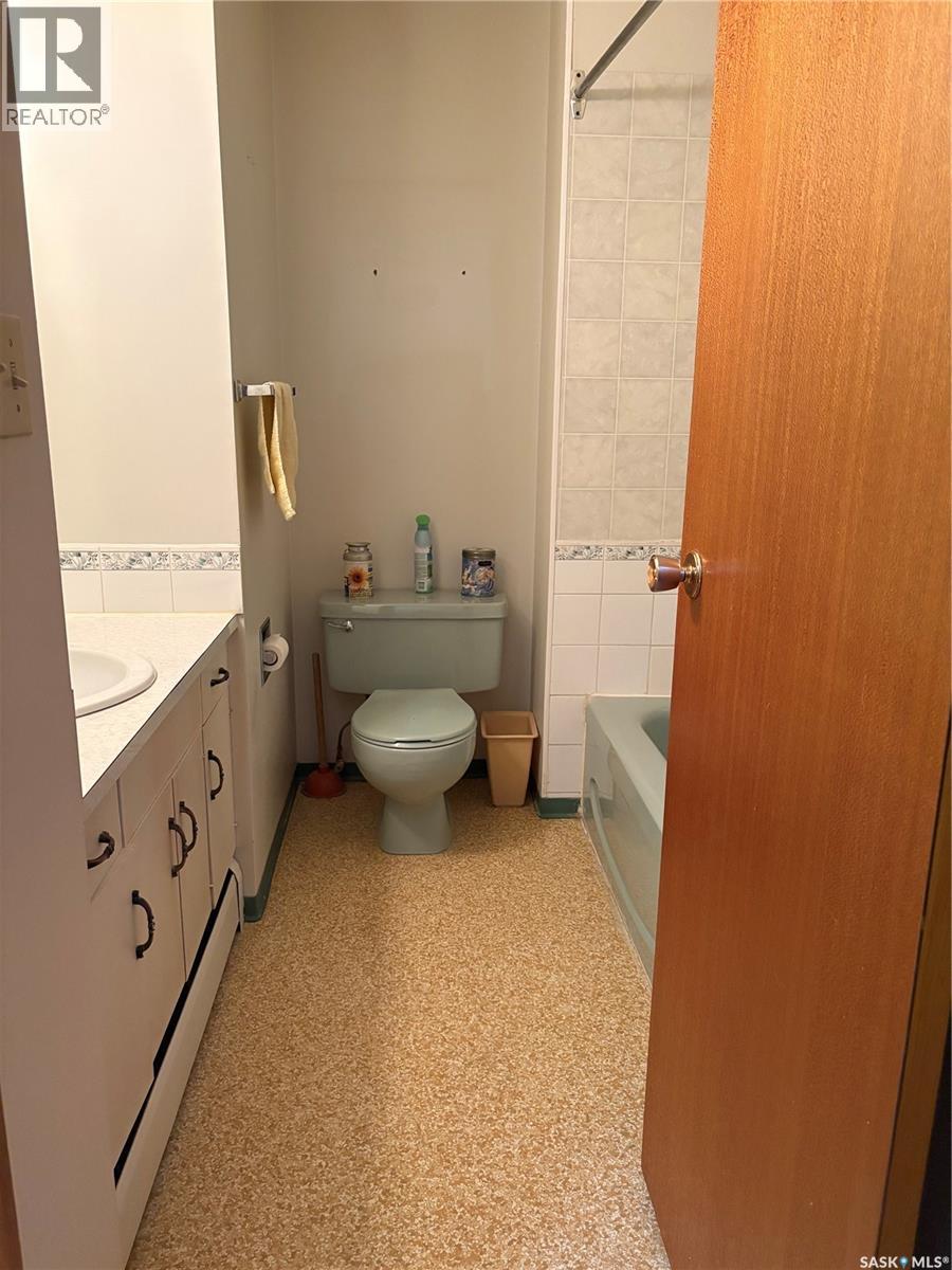 1058 Montague Street, Regina, Saskatchewan S4T 3H5 - Photo 8 - SK037572