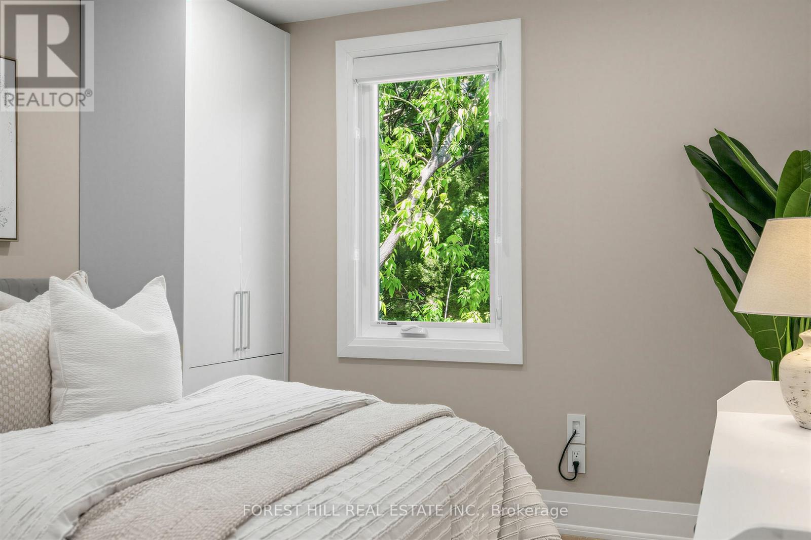 35 Park Hill Road, Toronto, Ontario  M6C 3M8 - Photo 24 - C13220578