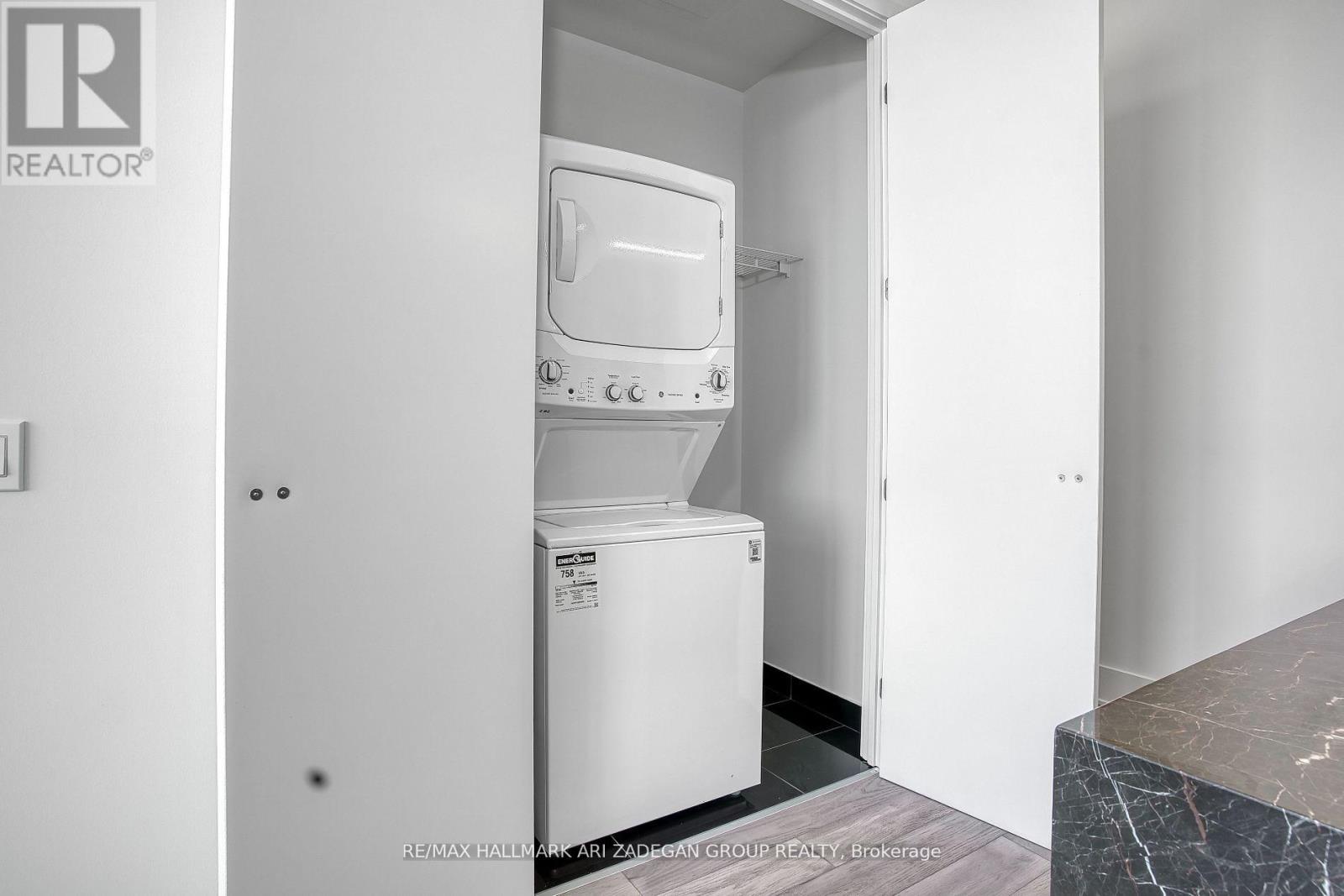 5806 - 11 Yorkville Avenue, Toronto, Ontario  M4W 1L2 - Photo 11 - C13220822
