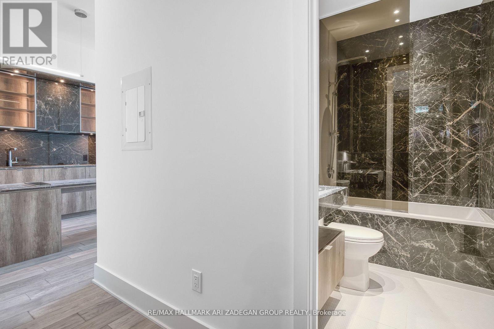 5806 - 11 Yorkville Avenue, Toronto, Ontario  M4W 1L2 - Photo 19 - C13220822